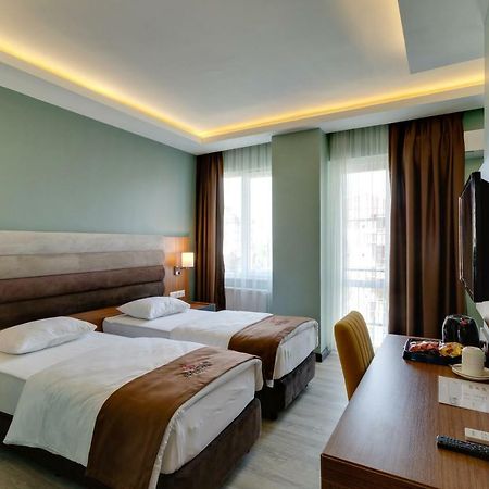 City Hotel Batoemi Buitenkant foto