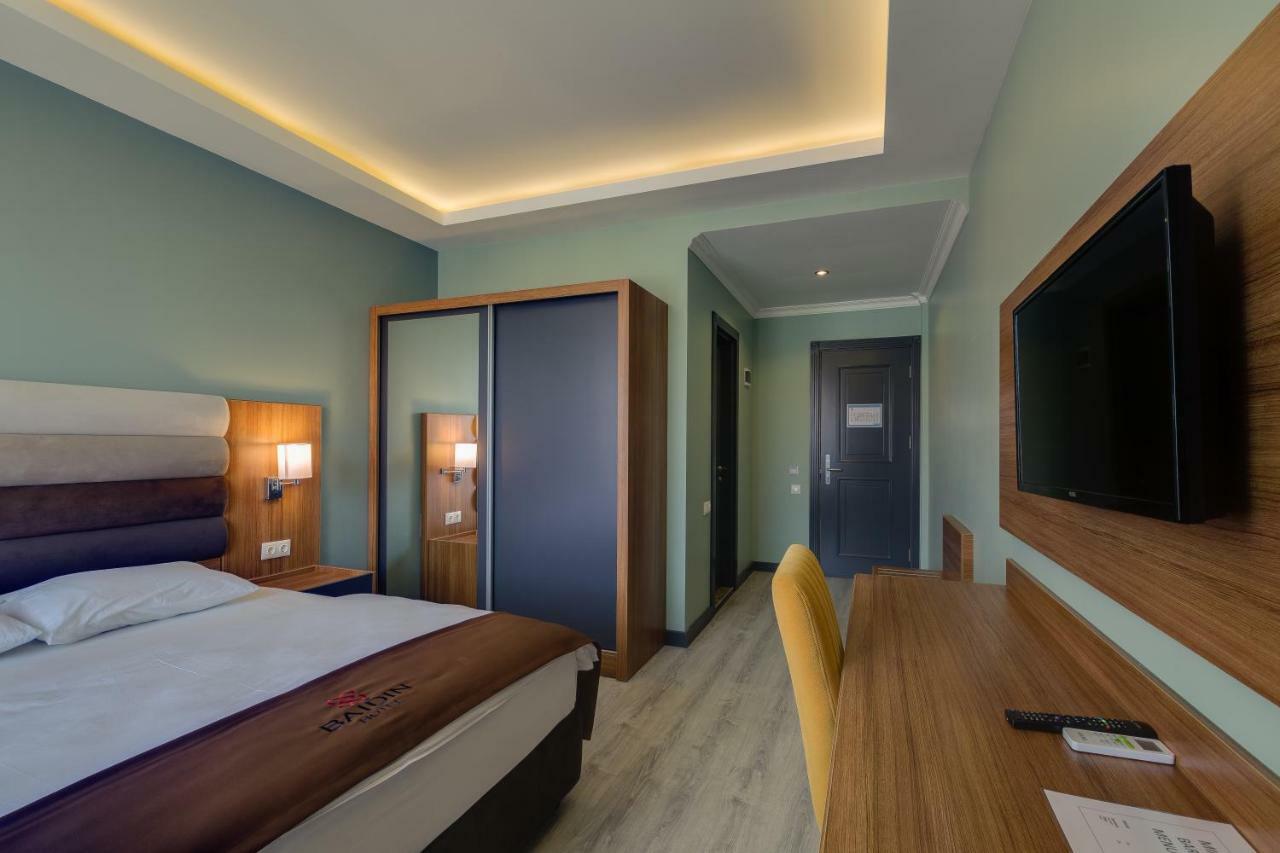 City Hotel Batoemi Buitenkant foto